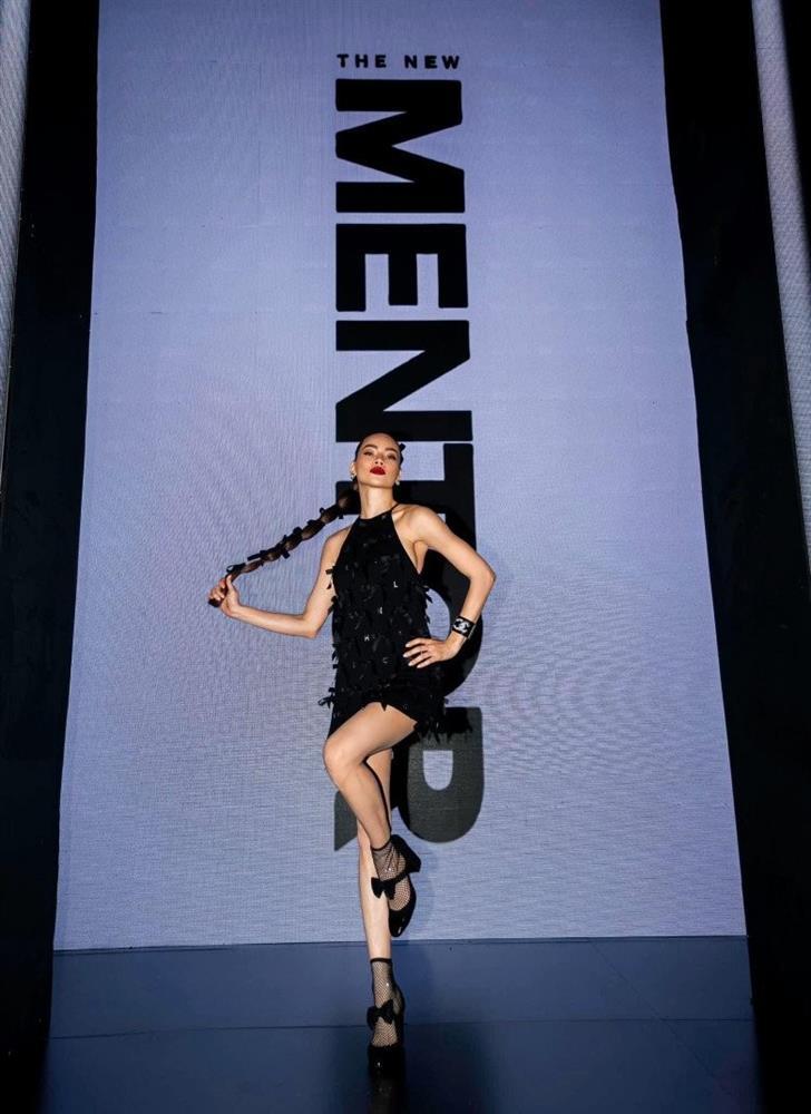 Khi 4 chị đại The New Mentor lên đồ chặt chém nhau, Thanh Hằng về nhất, vừa diện áo trắng vừa làm việc khó tin-7