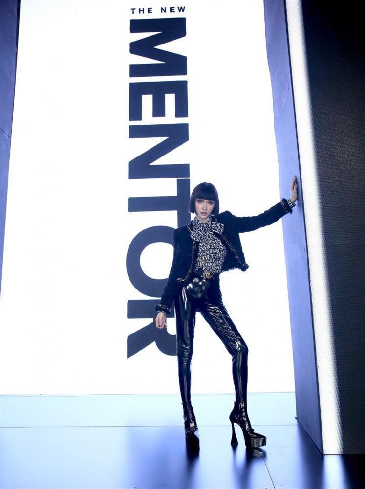 Khi 4 chị đại The New Mentor lên đồ chặt chém nhau, Thanh Hằng về nhất, vừa diện áo trắng vừa làm việc khó tin-8