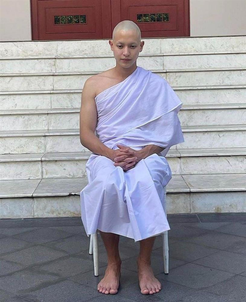 Hoàng tử nụ cười James Jirayu cạo trọc đi tu báo hiếu, bạn gái và 2 tình màn ảnh đến ủng hộ-4