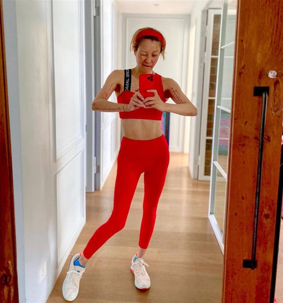 Sắc vóc không tuổi của nữ ca sĩ có chồng ngoại tình với Á hậu Hong Kong-3