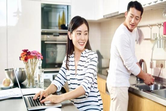 Lương cao hơn chồng, vợ đưa ra đề nghị này khiến mẹ tôi nổi cáu