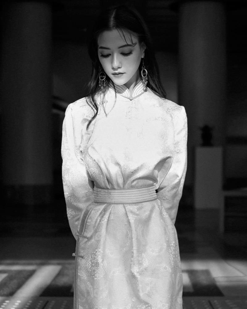 Nhan sắc Đát Kỷ lai Tây đang gây tranh cãi-8