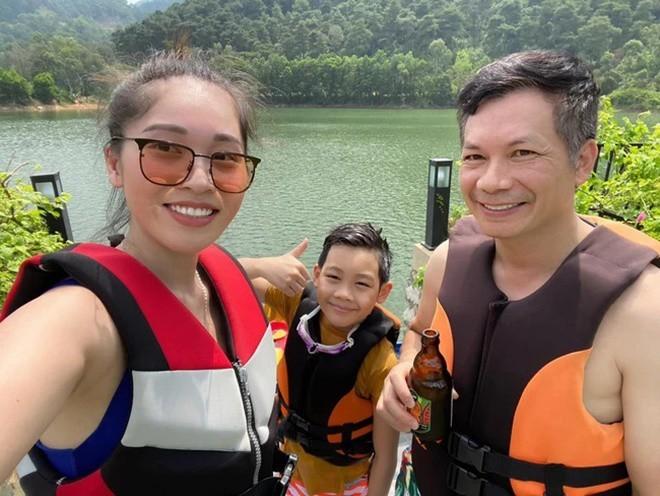 Á hậu lấy Shark Hưng hơn 16 tuổi, cảnh mẹ bỉm sữa 4 con vất vả, không đẹp như mơ-3