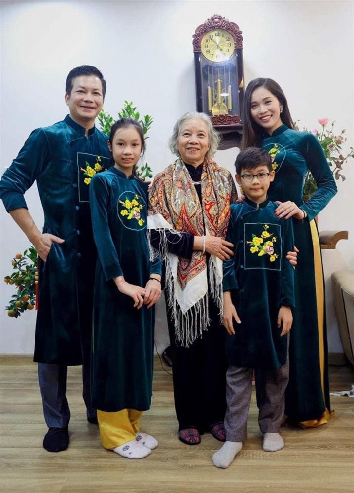 Á hậu lấy Shark Hưng hơn 16 tuổi, cảnh mẹ bỉm sữa 4 con vất vả, không đẹp như mơ-5