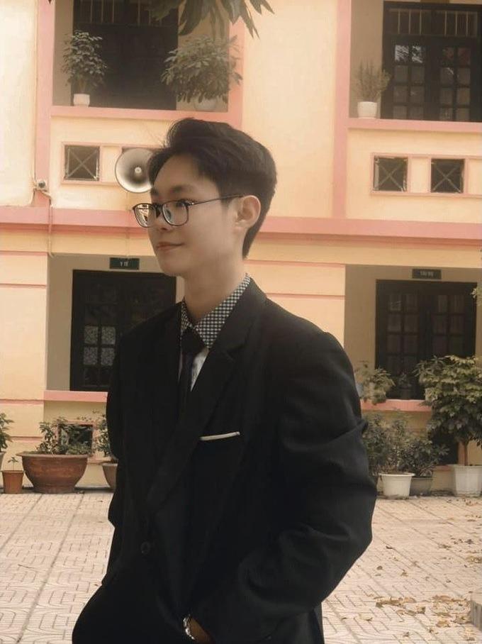 Nam sinh vẽ bức ký họa nổi tiếng trong kỳ thi tốt nghiệp THPT 2023 là ai?-2