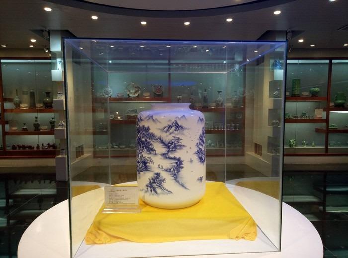 Công nhân cuốc đất thấy hơn 200 đồ vật, chuyên gia ước tính ít nhất 32.000 tỷ-4