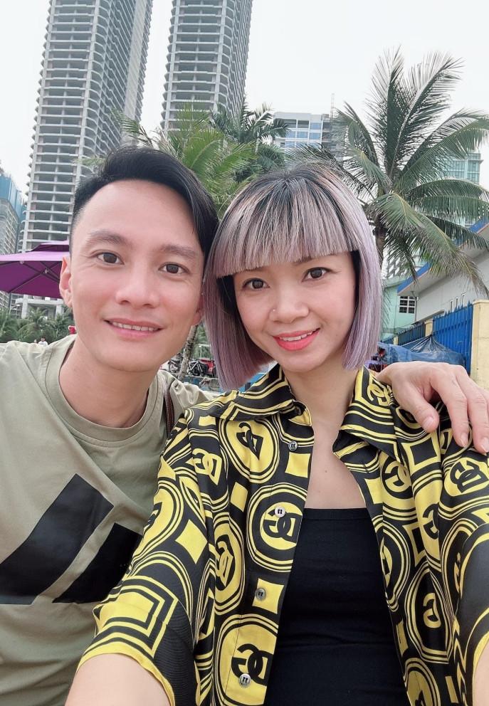 Bà trùm chân dài Hạ Vy hé lộ hôn nhân hơn 20 năm bên ông chồng còi-6