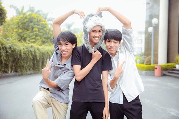 Nhận nút vàng YouTube chỉ sau 4 video, nhóm 1977 Vlog giờ ra sao?-1