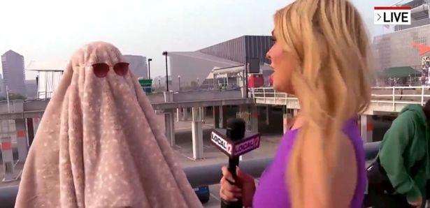 Bức ảnh gây sốt: 1 fan trốn làm đi xem Taylor Swift nhưng lại bị phỏng vấn lên tivi-1