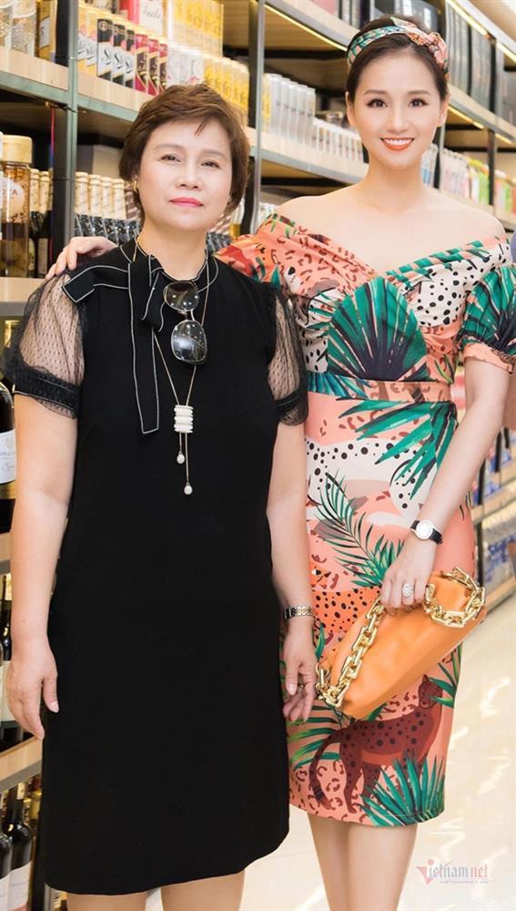 Thân thế của mẹ ruột nữ diễn viên giàu nhất miền Bắc: Hoa khôi trường Trưng Vương một thời, dạy con gái 1 điều rất khéo-6