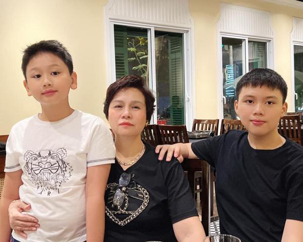 Thân thế của mẹ ruột nữ diễn viên giàu nhất miền Bắc: Hoa khôi trường Trưng Vương một thời, dạy con gái 1 điều rất khéo-8