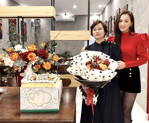 Thân thế của mẹ ruột nữ diễn viên giàu nhất miền Bắc: Hoa khôi trường Trưng Vương một thời, dạy con gái 1 điều rất khéo-9