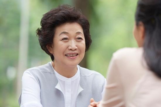 Nhìn hũ chùm ruột rim mà mẹ chồng đem đến, tôi đỏ hoe 2 mắt