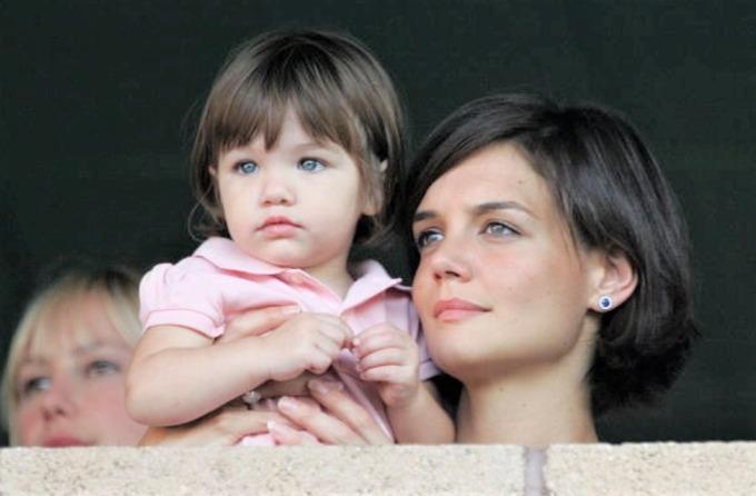 Suri Cruise - từ em bé sành điệu, nổi đình đám đến cô gái gợi cảm ở tuổi 17-1