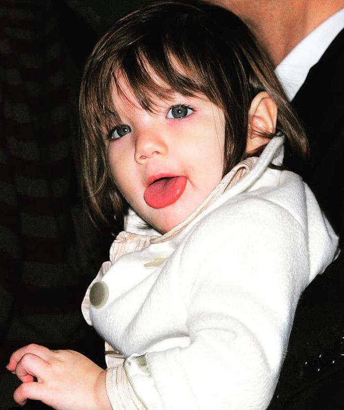 Suri Cruise - từ em bé sành điệu, nổi đình đám đến cô gái gợi cảm ở tuổi 17-2
