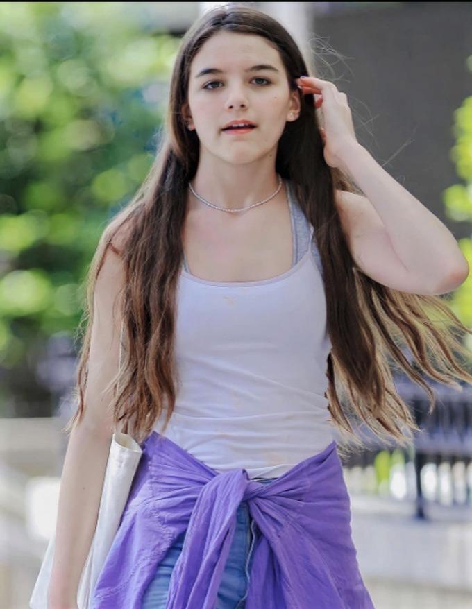 Suri Cruise - từ em bé sành điệu, nổi đình đám đến cô gái gợi cảm ở tuổi 17-8