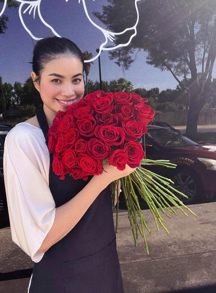 Phạm Hương khoe body thon gọn khi thực hiện tư thế yoga khó nhằn-2