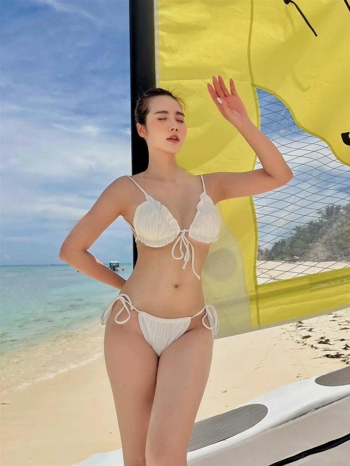 Huyền Lizzie diện bikini: Đúng chuẩn gái một con mòn con mắt-2