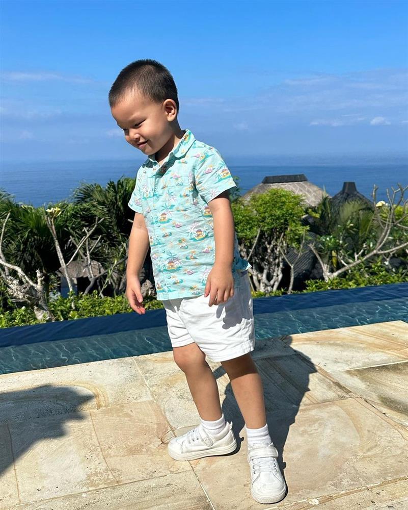 Mặc theo Hoàng tử nhí nước Anh, Leon được mẹ Hà quảng cáo: Sắp có ghệ-1