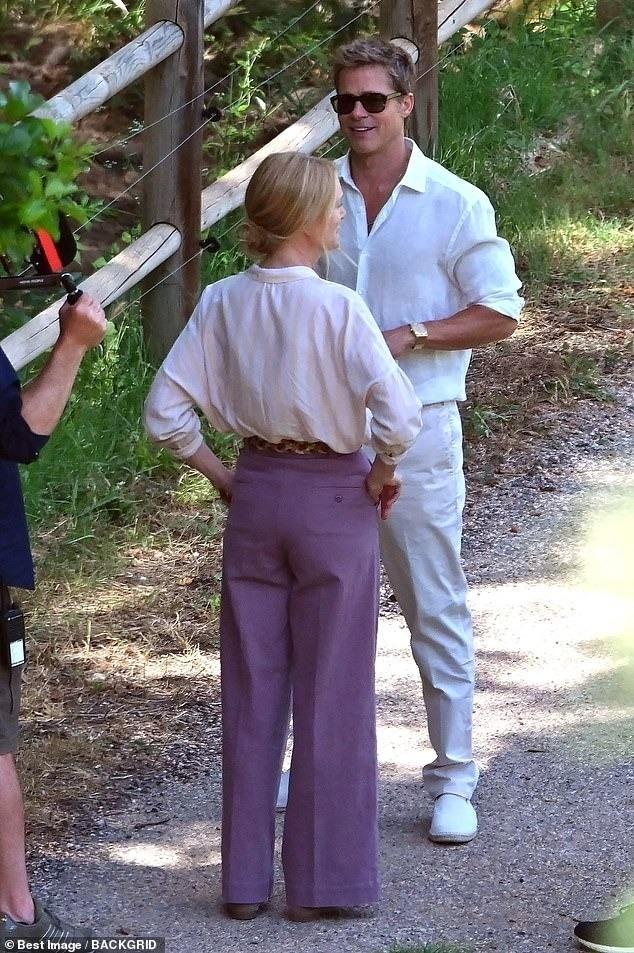 Brad Pitt gây sốt với ngoại hình như trẻ lại 20 tuổi-4