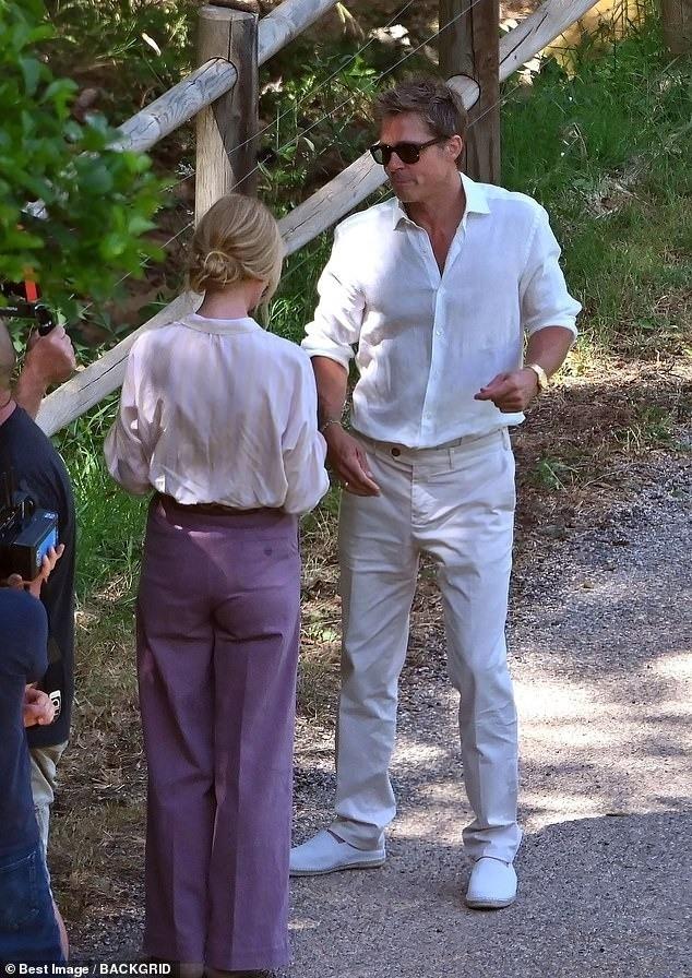 Brad Pitt gây sốt với ngoại hình như trẻ lại 20 tuổi-9