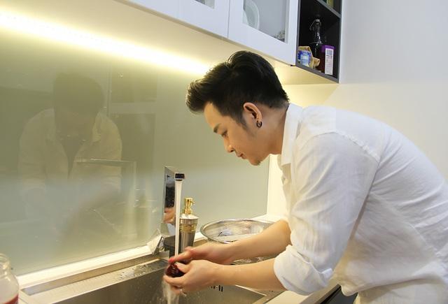 Lập di chúc ở tuổi 42 sau 4 lần chết hụt, Quách Tuấn Du sống trong căn hộ thế nào?-5