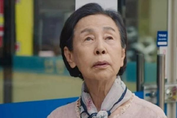 Sụp đổ sau vụ diễn viên 86 tuổi bị bắt khẩn vì xâm hại nữ sinh 20 tuổi-4