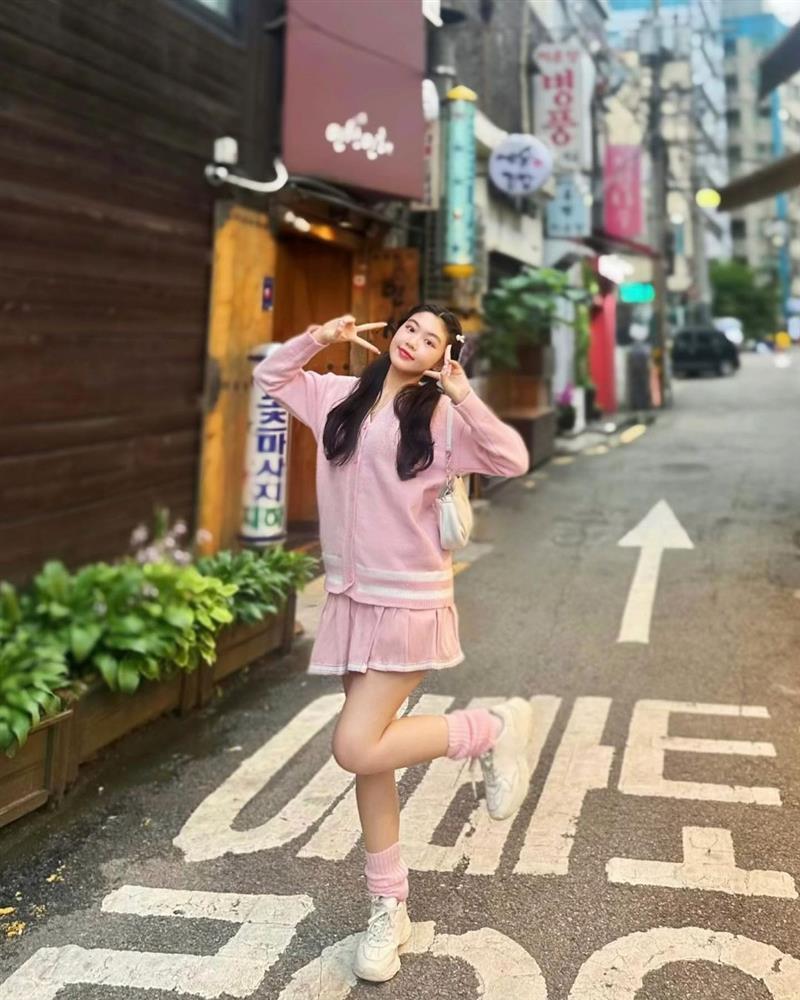 Lọ Lem nhà Quyền Linh khoe dáng đẹp khi du lịch cùng em gái-3