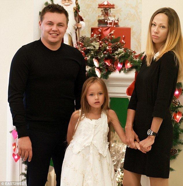 Nhan sắc dậy thì của bé gái đẹp nhất thế giới ai cũng kinh ngạc, 16 tuổi có khối tài sản 5.700 tỷ-1