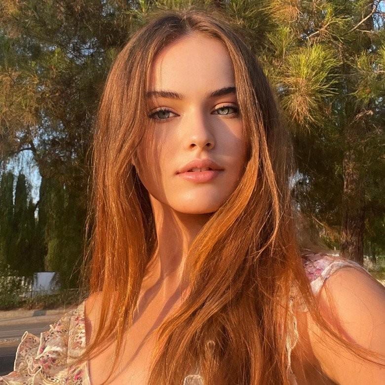 Nhan sắc dậy thì của bé gái đẹp nhất thế giới ai cũng kinh ngạc, 16 tuổi có khối tài sản 5.700 tỷ-6