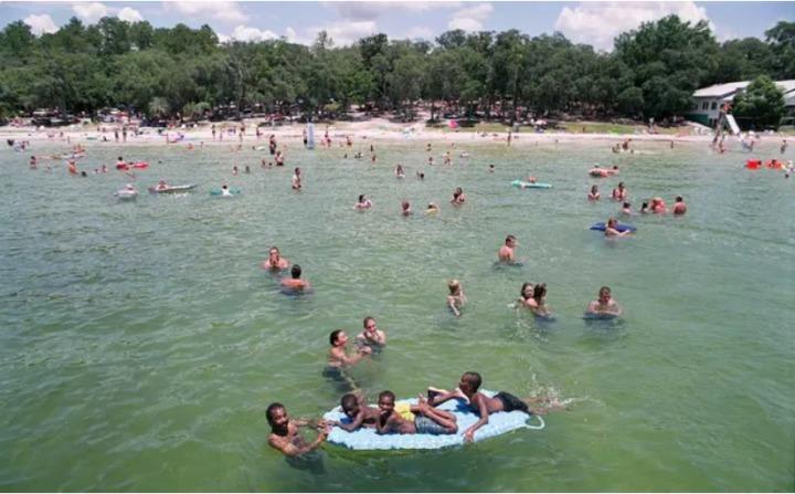 Khám phá bí ẩn hồ nước tự nhiên được mệnh danh tròn nhất thế giới-2