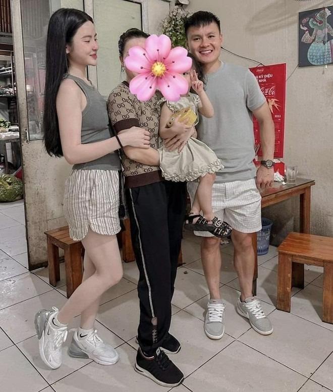 Chu Thanh Huyền - Quang Hải: Sóng gió bủa vây, vẫn nắm chặt tay-1