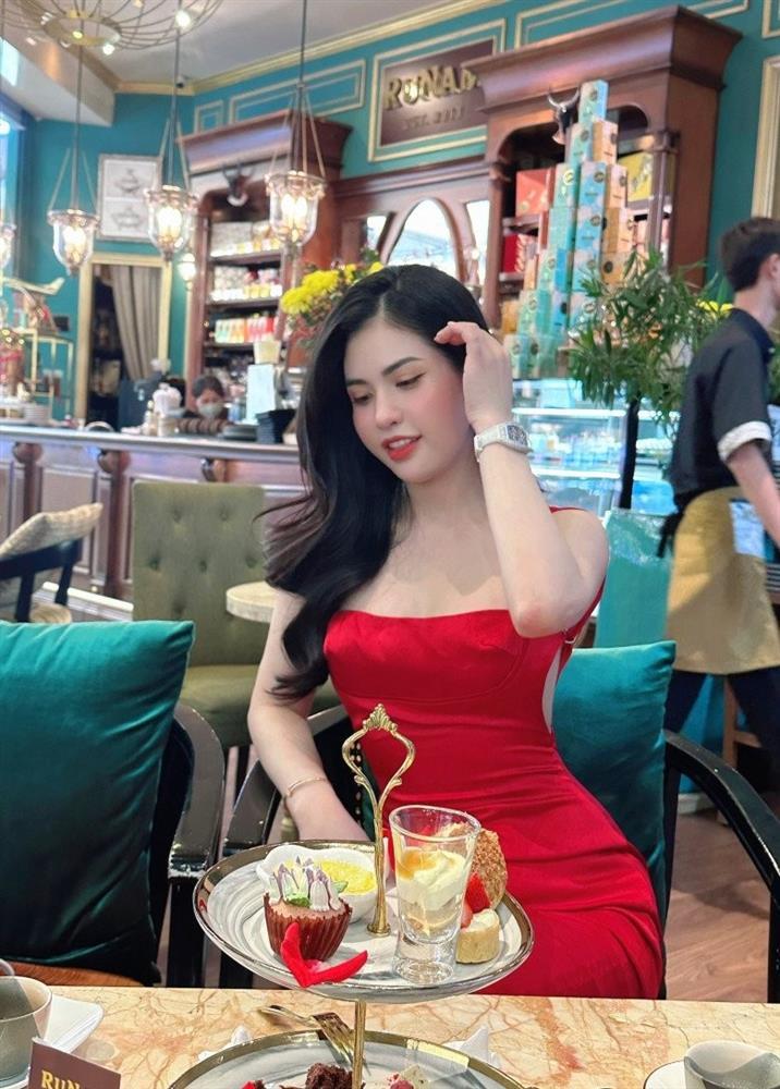 Vợ cũ Việt Anh U40 lão hóa ngược, khung xương hoàn mỹ, da nhẵn thín như gái đôi mươi-2