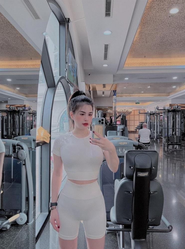 Vợ cũ Việt Anh U40 lão hóa ngược, khung xương hoàn mỹ, da nhẵn thín như gái đôi mươi-9