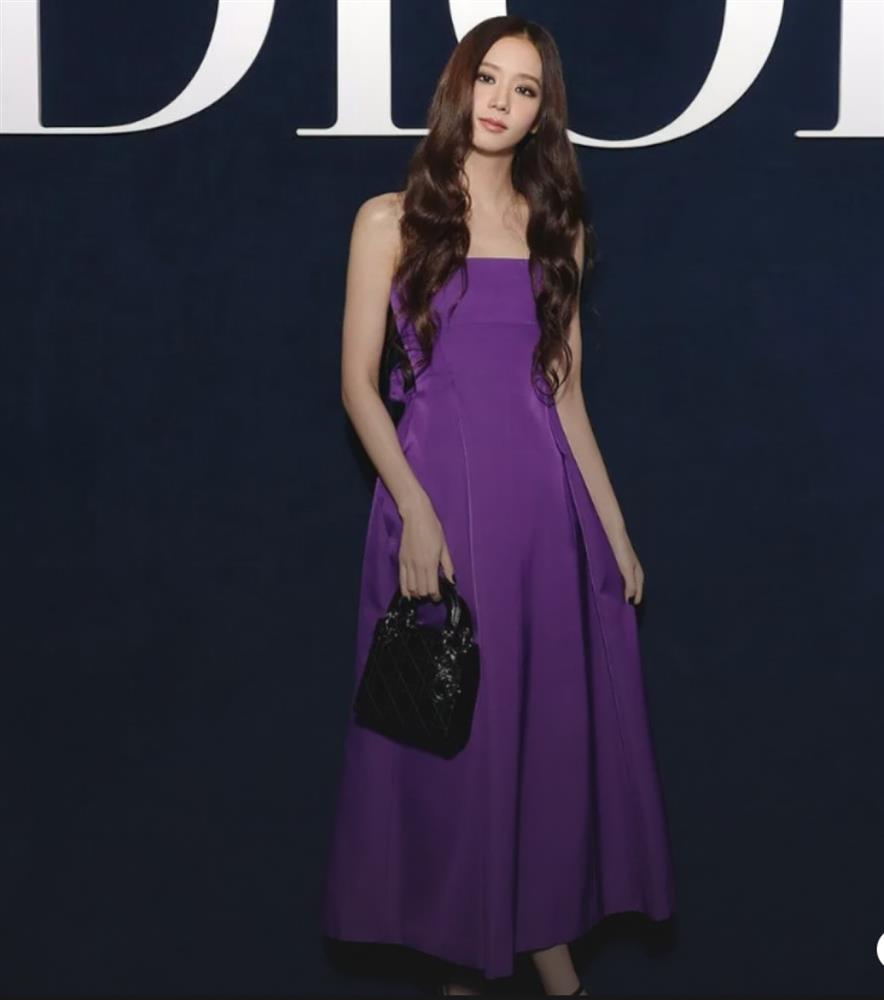 Jisoo Blackpink - Biểu tượng thời trang mặc gì hot nấy-4