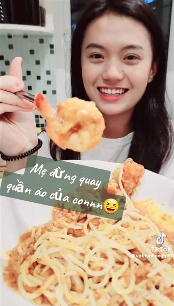 Vũ Thu Phương khoe cận mặt mộc con riêng của chồng-3