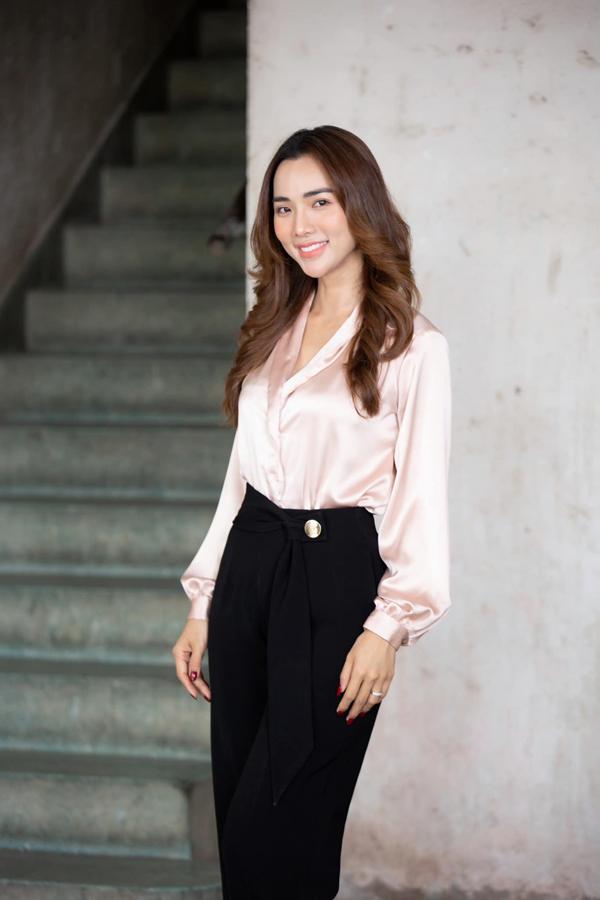 Vợ Ưng Hoàng Phúc sau 3 lần sinh nở: Eo phẳng lỳ nhờ mật ong và nghiện yoga-8