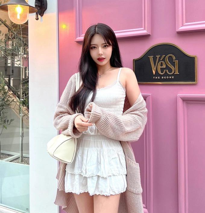 Hot girl Hàn gây sốc khi lộ nhan sắc thật khác xa ảnh trên mạng-2