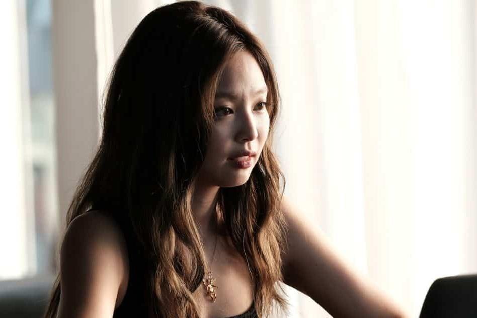 Jennie (BlackPink) hé lộ ảnh hiếm trong phim có nhiều cảnh nhạy cảm gây tranh cãi-8