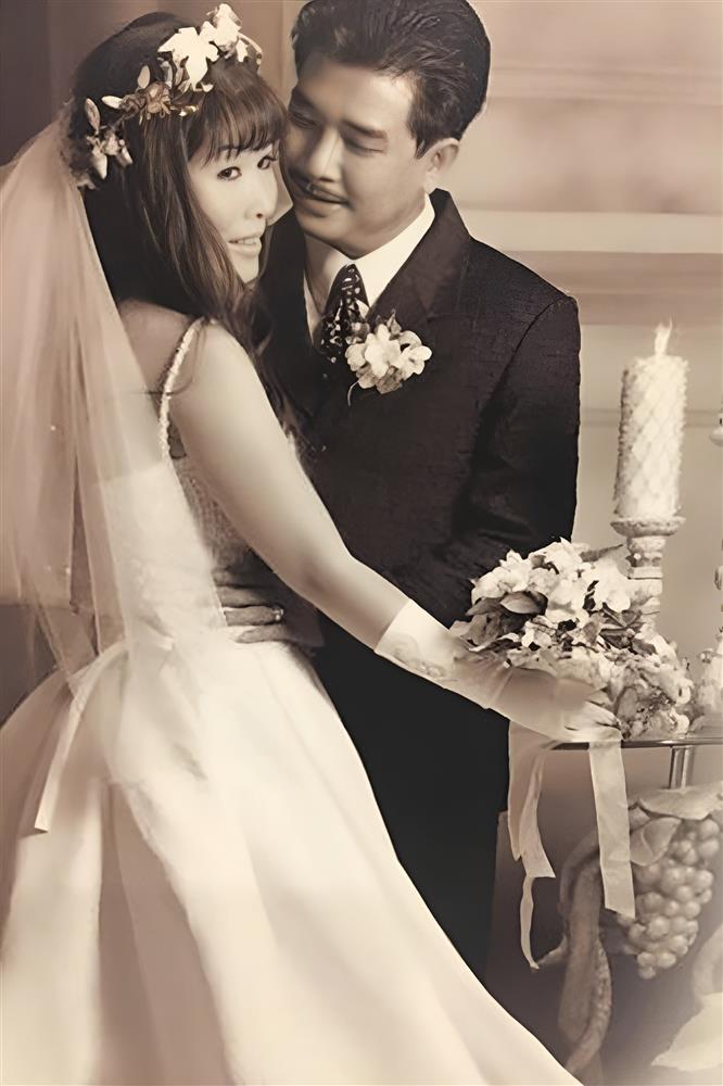 NSND Hồng Vân thời trẻ: Xứng tầm mỹ nhân khiến nhiều chàng trai trồng cây si-14