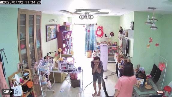 4,6 triệu người xem camera ghi cảnh chồng cầm roi tiến lại phía vợ và cái kết bất ngờ-1