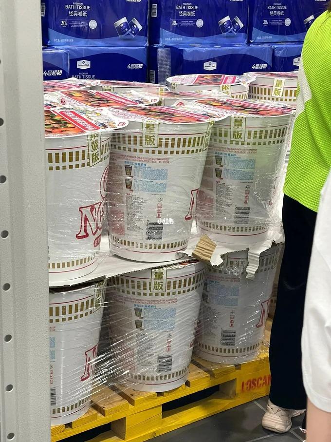 Mỳ khổng lồ to như cái xô giá 550.000 đồng, khách Trung Quốc tranh nhau mua-2