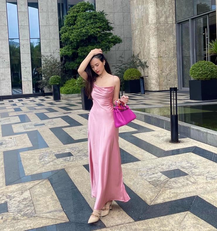 Midu khéo mặc váy lụa đi trong gió, thoát khỏi tai nạn dính người khi xưa-1