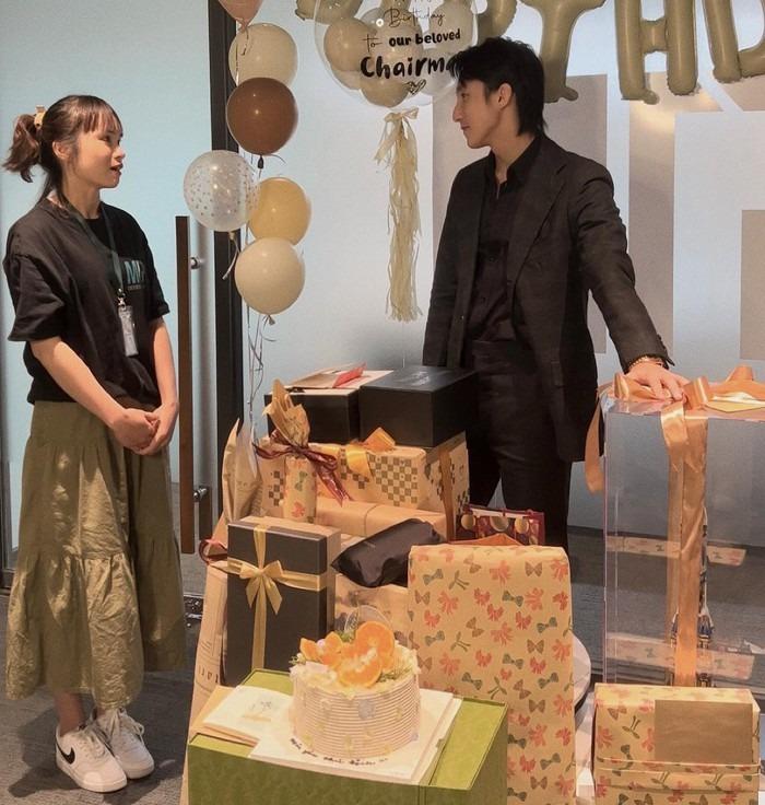 Sơn Tùng đăng ảnh mừng tuổi mới, vị trí của Hải Tú gây chú ý-4