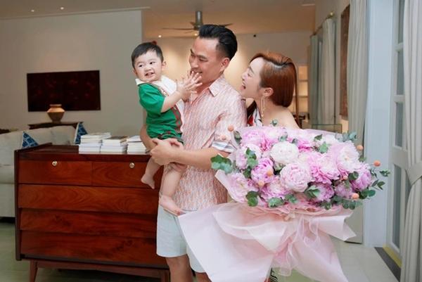 Chi Bảo sau khi giải nghệ: Viên mãn bên vợ kém 16 tuổi, ở biệt thự triệu đô-7