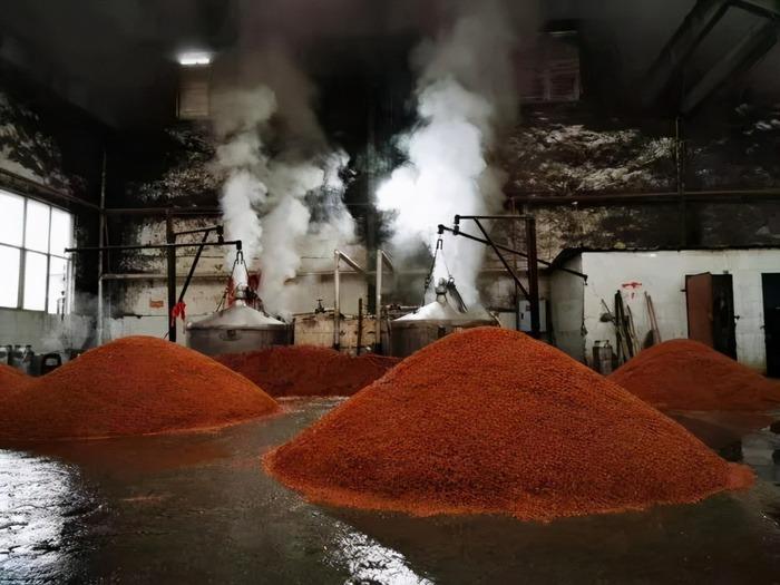 Dòng sông kỳ lạ cứ trời mưa là đổi sang màu đỏ như máu, vì sao?-3