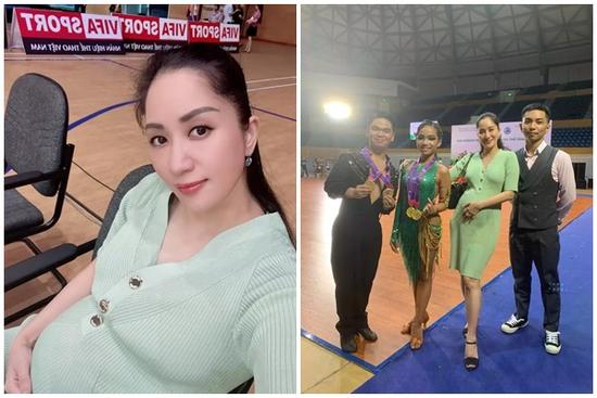 Khánh Thi rạng rỡ đi chấm thi, tiết lộ em bé trong bụng đạp thùm thụp khi nghe nhạc