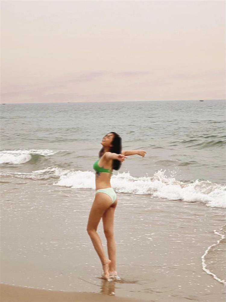 Thu Quỳnh khoe ảnh bikini mờ ảo, khoe dáng mẹ một con sau ở ẩn-1