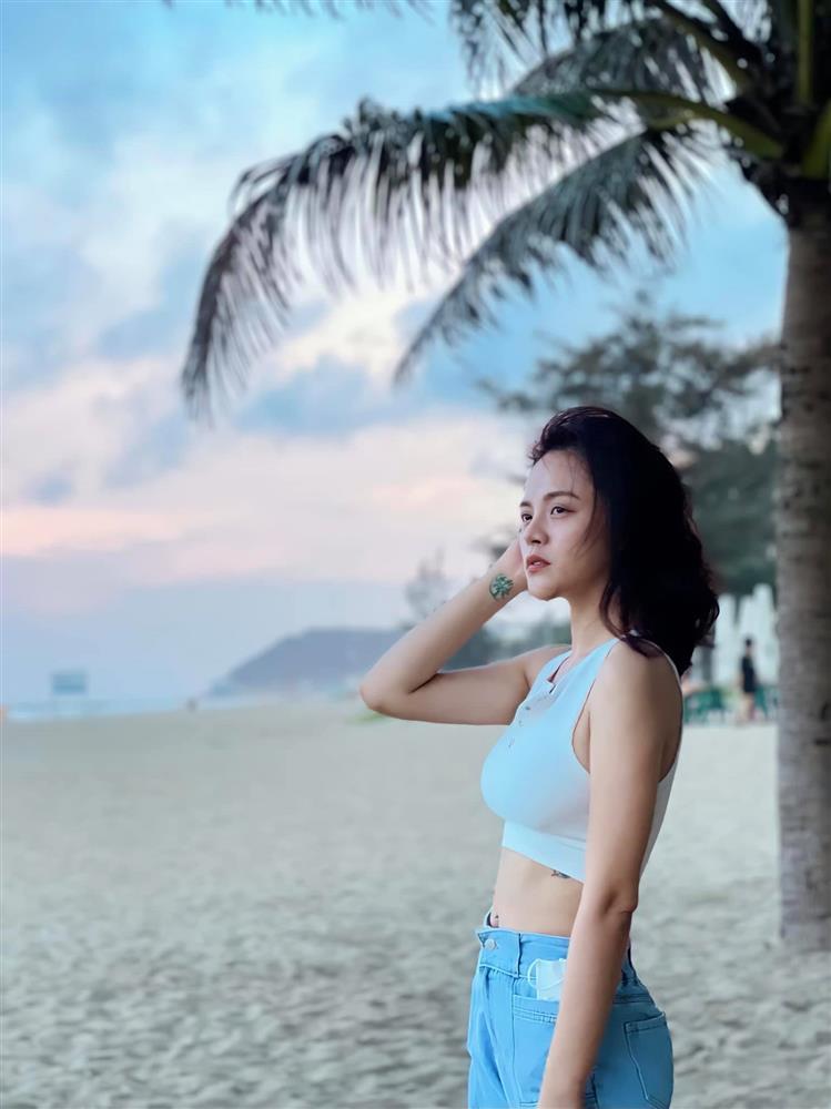 Thu Quỳnh khoe ảnh bikini mờ ảo, khoe dáng mẹ một con sau ở ẩn-11