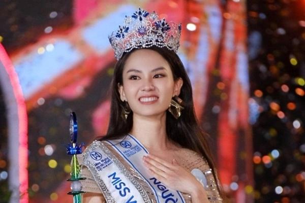 Hoa hậu Mai Phương 1 năm nhiệm kỳ: Ồn ào nhảy gợi cảm, thay đổi sắc vóc-17